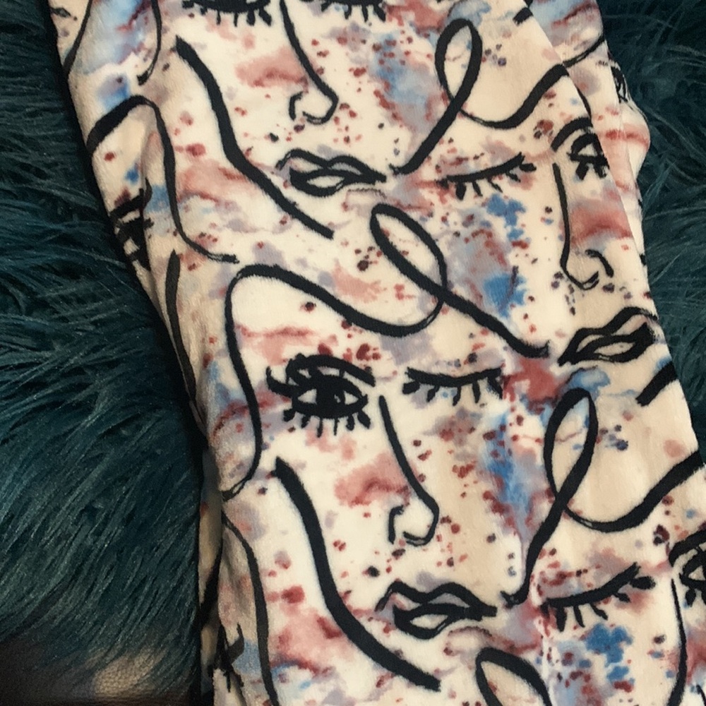 Simply Chic Abstract Printed Over-size Throw